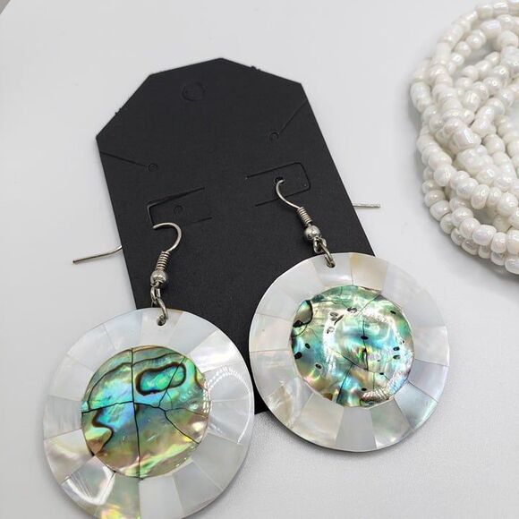 Beautiful Island Vibes 3 Piece White Seed Bead Necklace Set Costume Jewelry - Picture 4 of 11